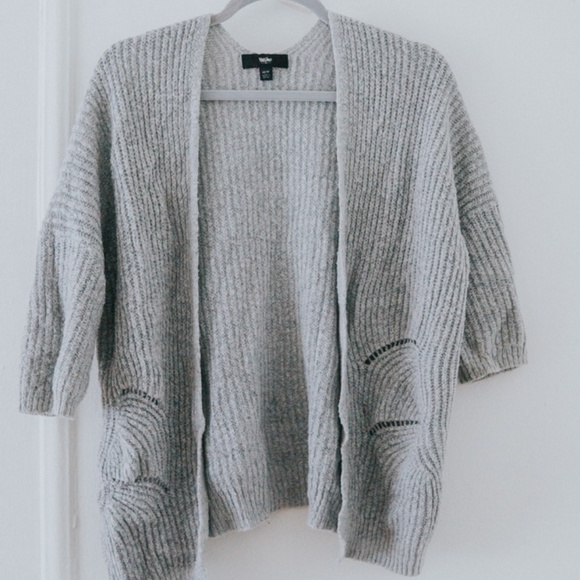 Gray sweater - Picture 1 of 2